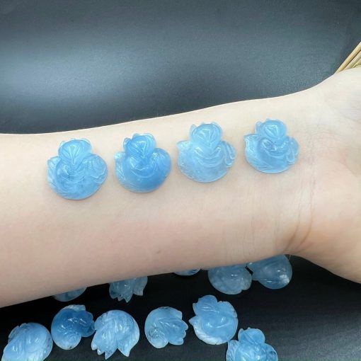 Hồ ly đá aquamarine tạc tay tại xưởng